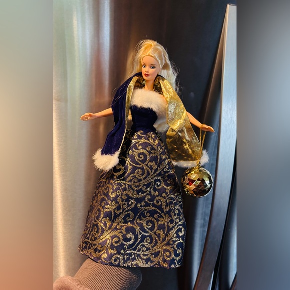 Other - 2001 Mattel "Ring in the New Year" Barbie doll.